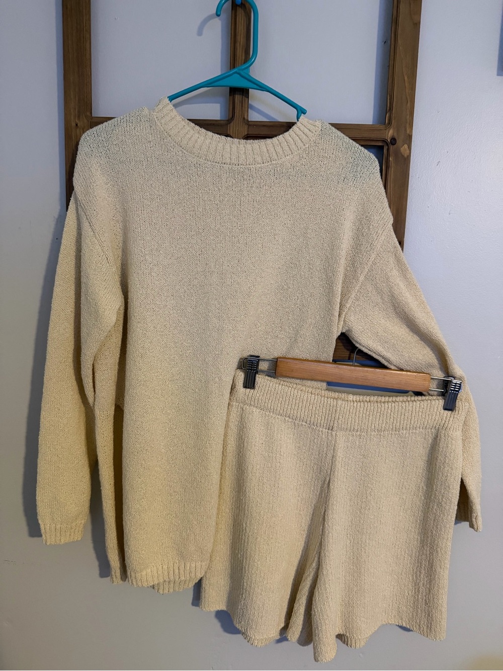 Two-piece knit set